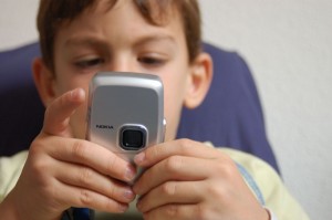 bambino_e_smartphone