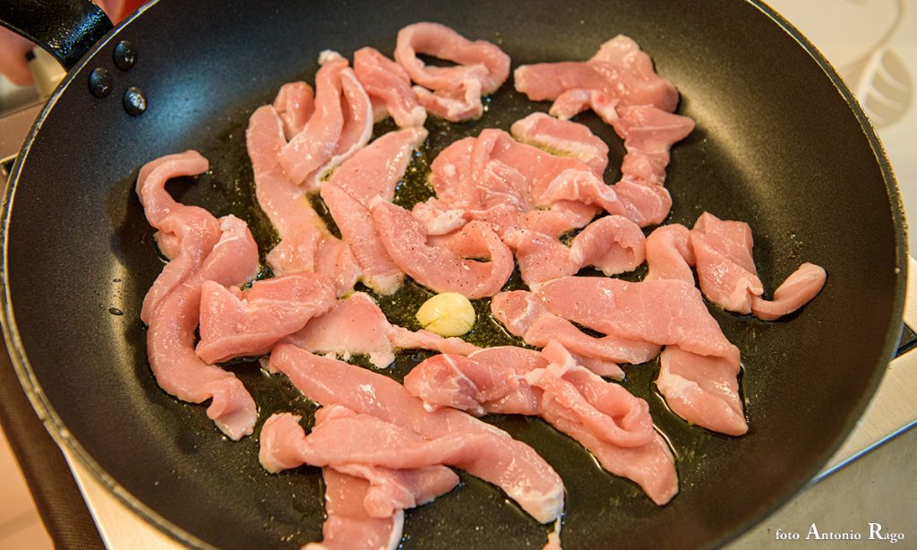 Ingredienti prosciutto di maiale con misto verdure