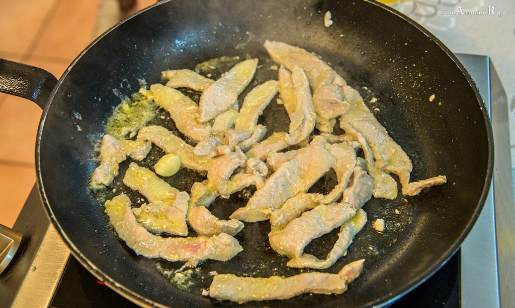 Preparazione prosciutto di maiale con misto verdure