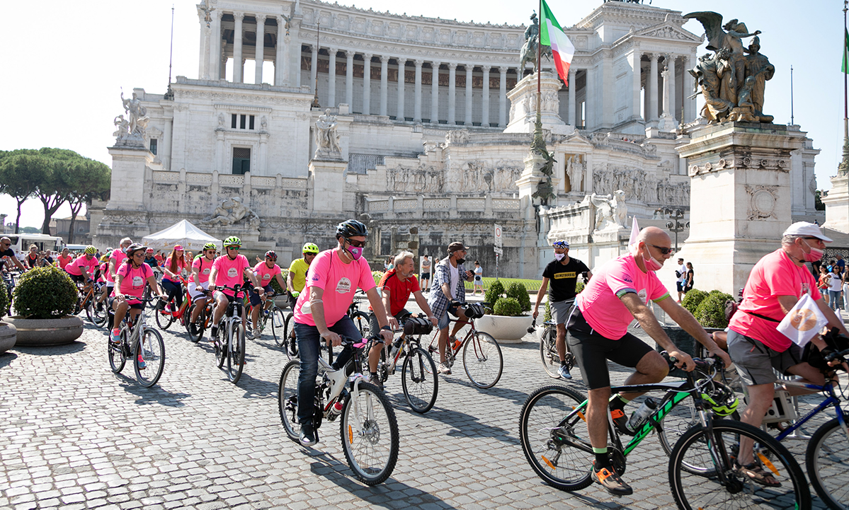 Lotta al tumore al seno in bicinrosa con la Breast Unit