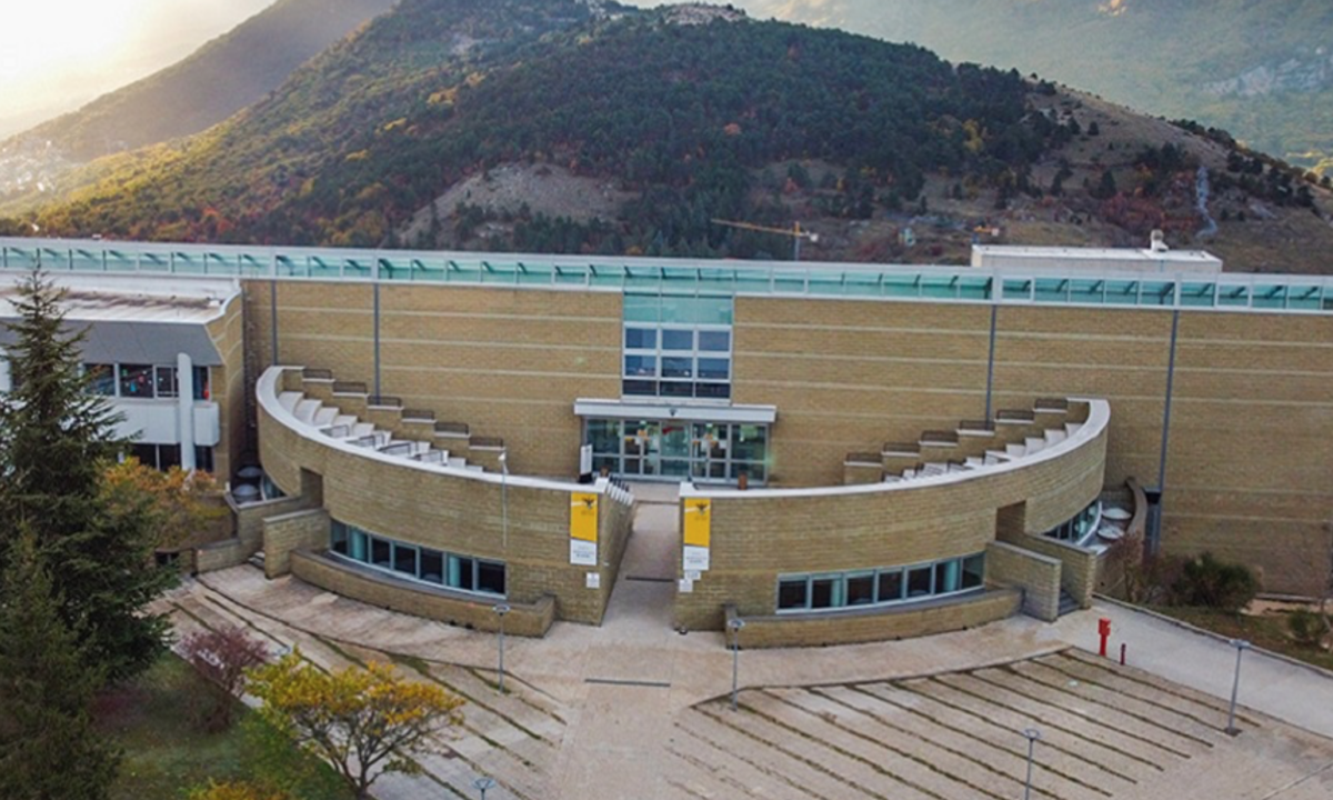 UnivAQ